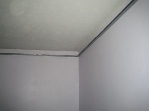Ceiling corner wall